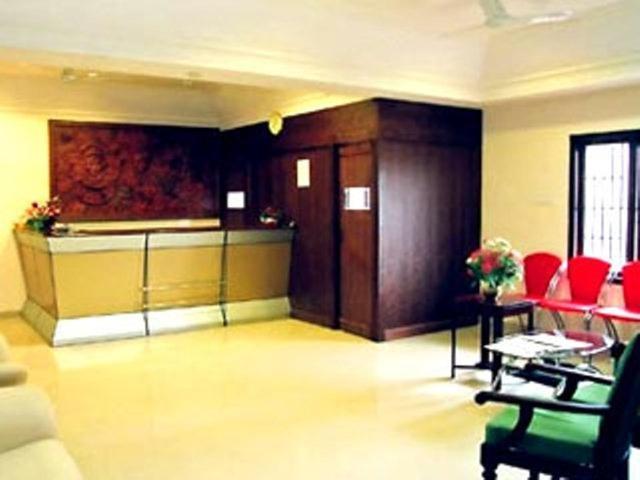 ホテル Issacs Regency スルタン・バザリー エクステリア 写真